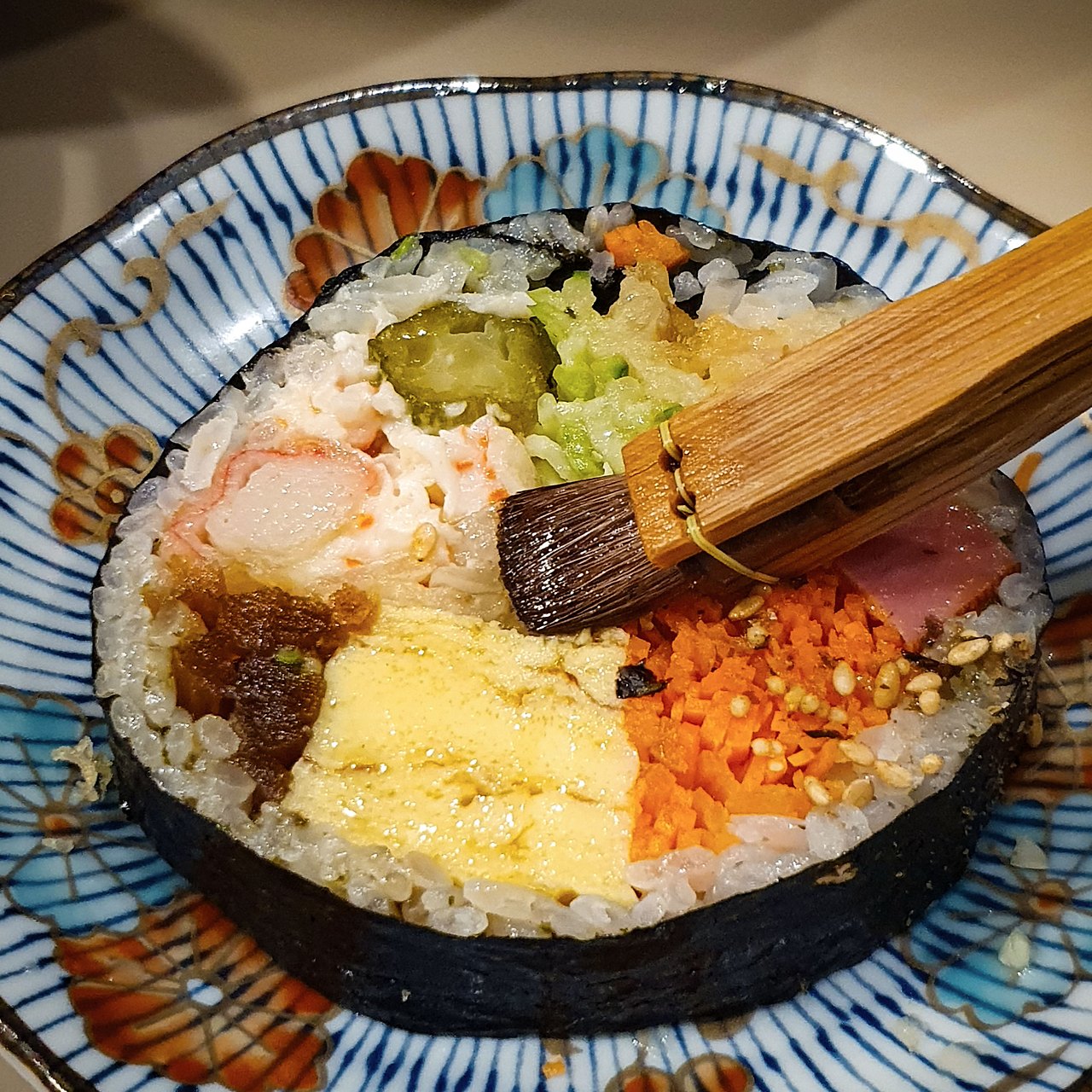 사장님, 여기 김밥 한 줄 같은 한 조각이요.