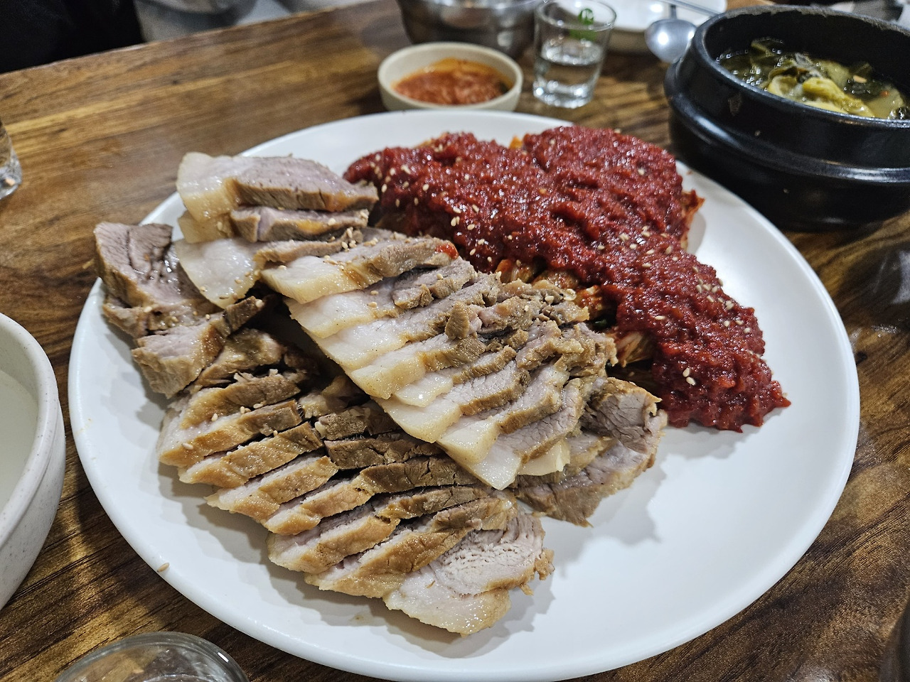 족발은 보쌈을 이길 수 없다