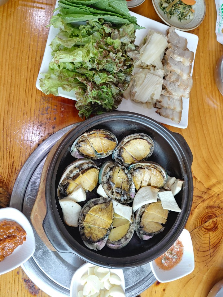 육류와 해물의 만남 - 전복삼합과 전복닭죽