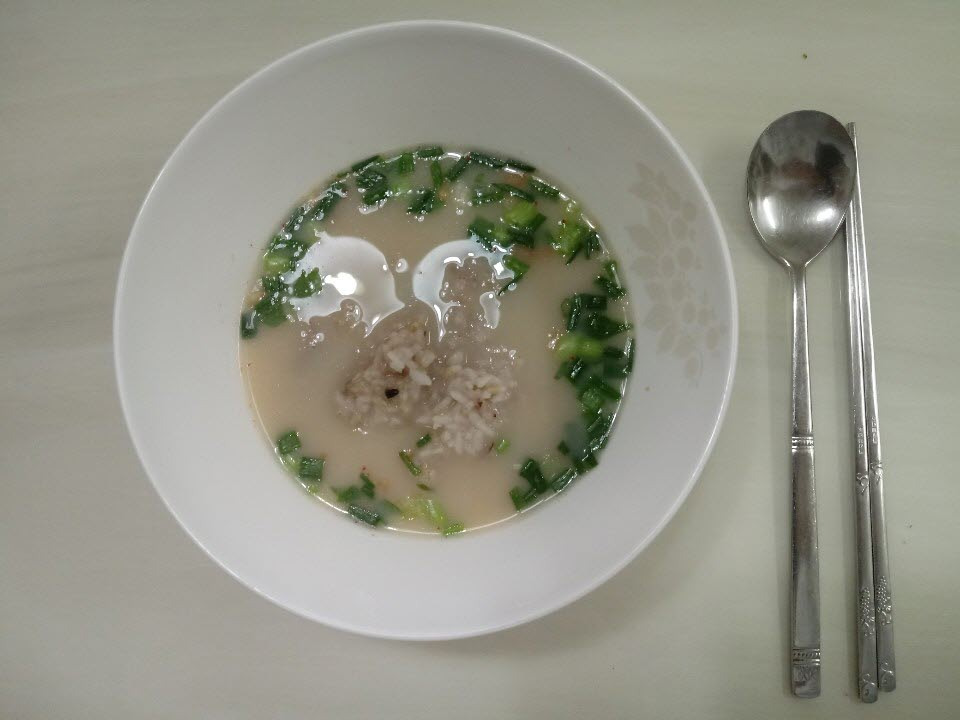 나는 아직도 엄마의 곰탕을 먹고 산다.