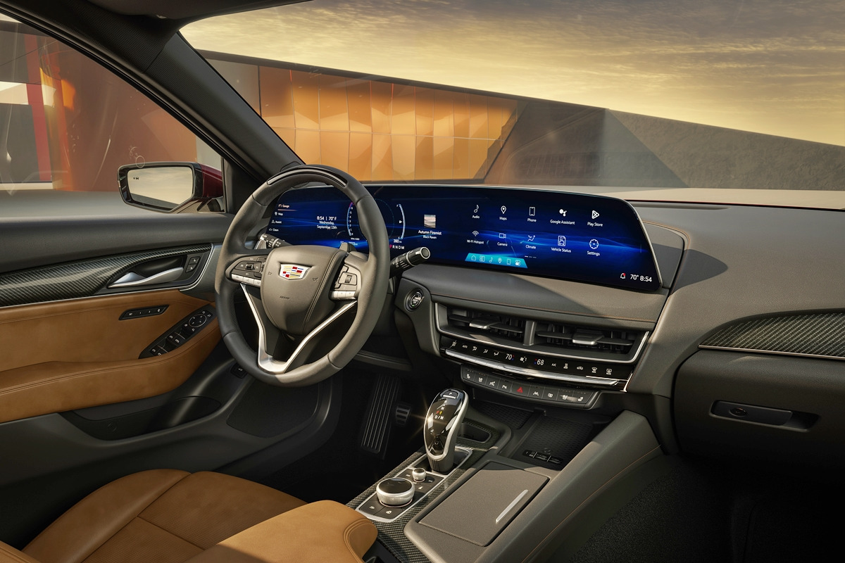 캐딜락 신형 CT5, 매력적인 자태에 전 세계가 열광!