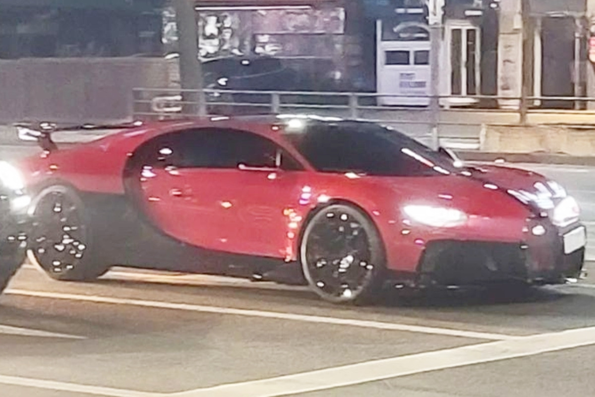 가격만 총 300억 원, 한 수집광이 선택한 신차 포착