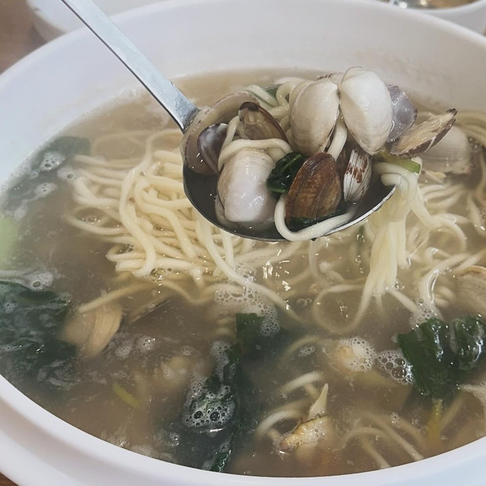 여름엔 칼국수? 난 보리밥이었어.