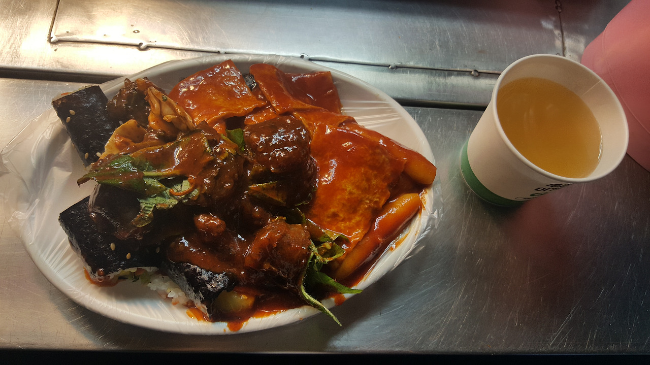 종로에 사는 김떡순 씨를 만나고 왔어요.
