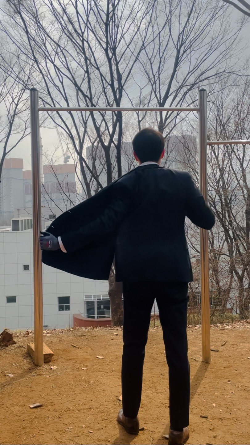 나는 '철봉조거 Pull-up Jogger' 다. 평생 적당히 철봉에 매달리고 조깅할 것이다.