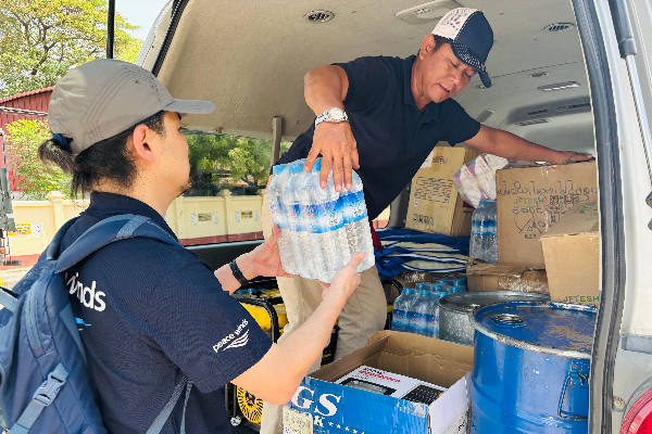 구호 물품 조달을 담당하는 스태프