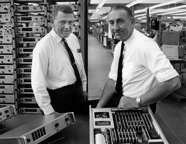 빌 휴렛과 데이브 패커드(1963년) [출처: Hewlett-Packard Company]