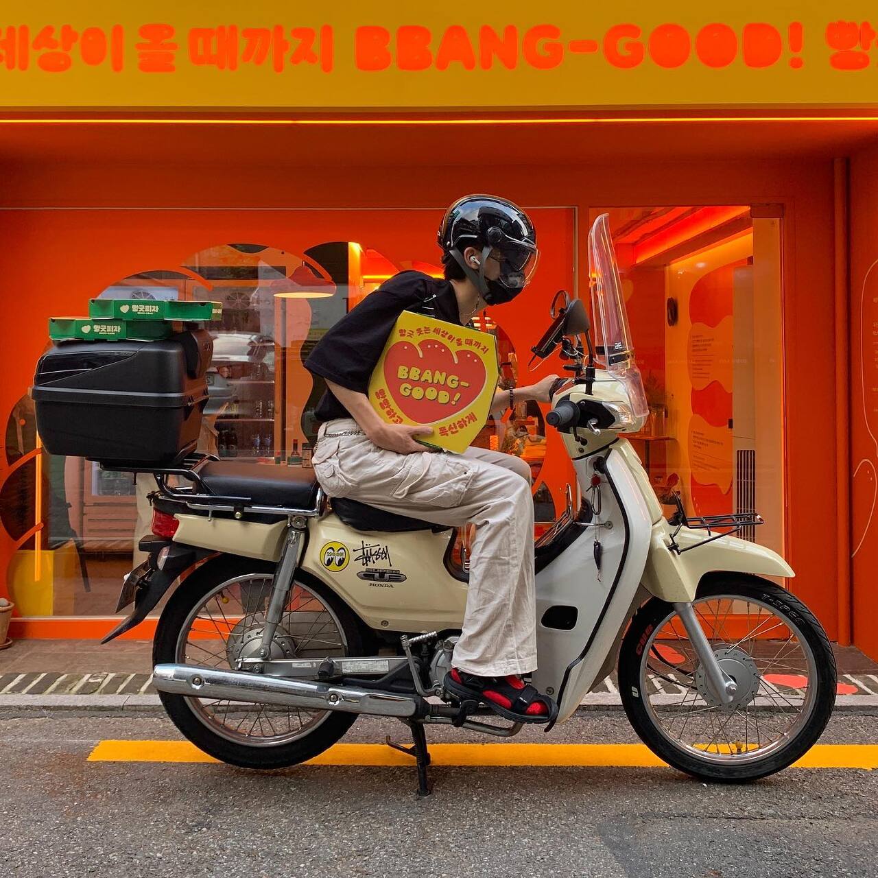 연남동 빵굿피자 오토바이