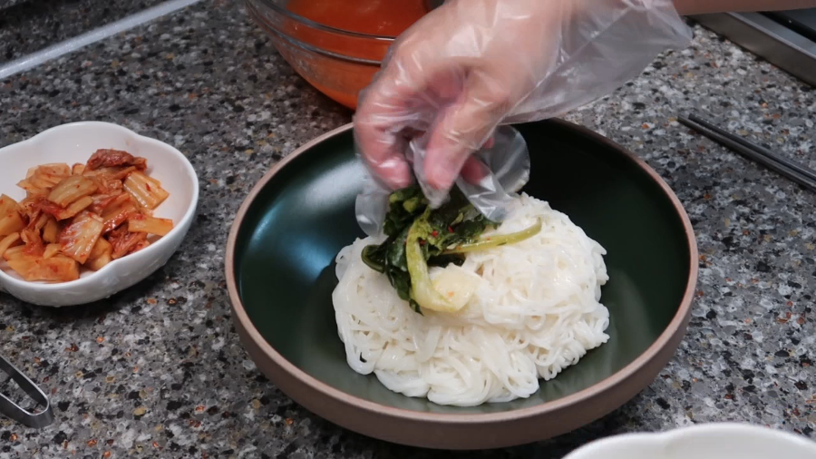 김치말이국수 황금레시피 집에서 육수 살얼음 만드는 방법(육수 양념 비율) 28 ywAAAAAAQABAAACAUwAOw==