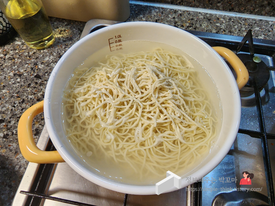 피코크 탄탄멘 밀키트 고소하고 진한 국물과 생면으로 맛있게 즐겨요 9 ywAAAAAAQABAAACAUwAOw==