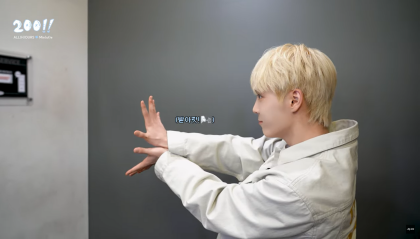 포토이즘 프레임 촬영하는데 멤버 절반이 포즈가 특이한 ...