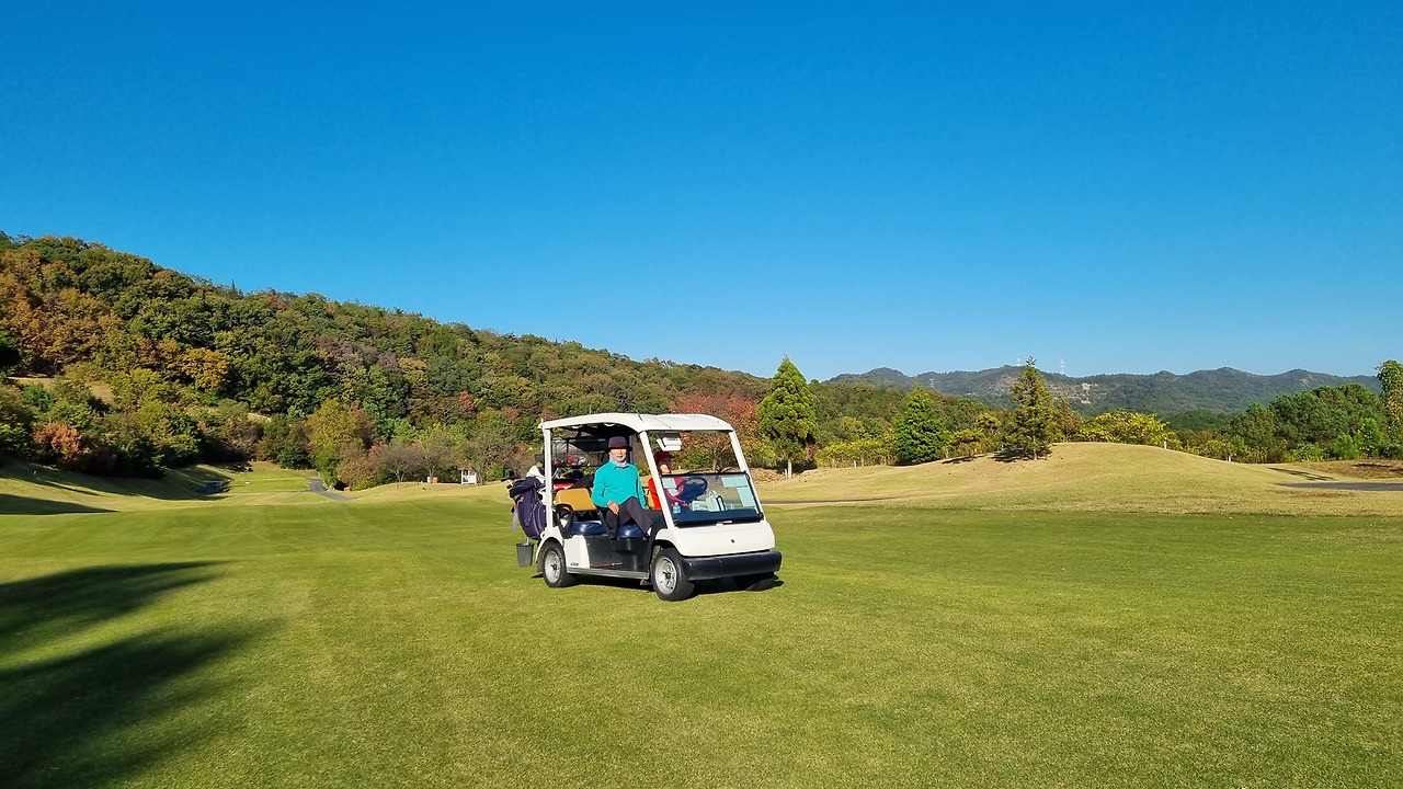 The biggest advantage of golf courses in Japan is the ‘self-cart system’