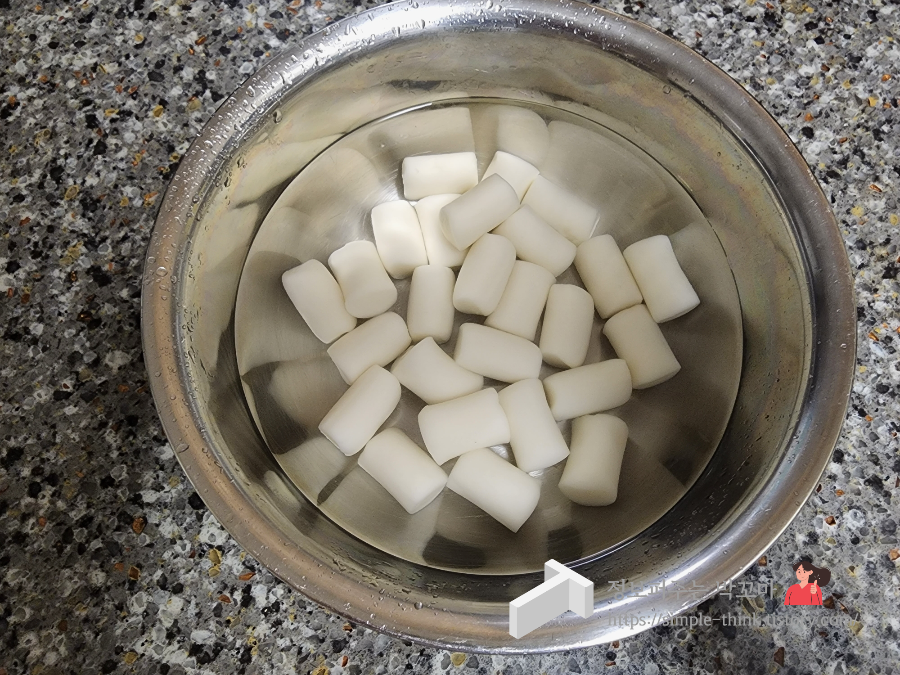 마켓컬리 금미옥 쌀떡볶이, 비 오는 날은 맛있는 떡볶이가 국룰 6 ywAAAAAAQABAAACAUwAOw==