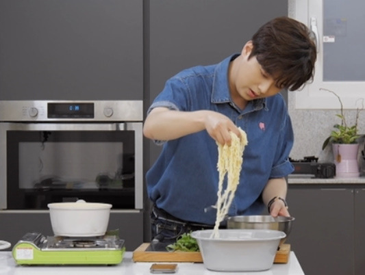 편스토랑 또징어 비빔면 레시피 이찬원 찬또 오징어젓갈 또징어 비빔장 1 ywAAAAAAQABAAACAUwAOw==