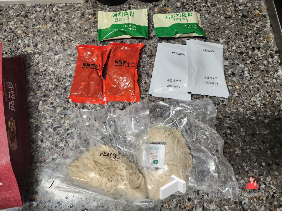 피코크 탄탄멘 밀키트 고소하고 진한 국물과 생면으로 맛있게 즐겨요 4 ywAAAAAAQABAAACAUwAOw==