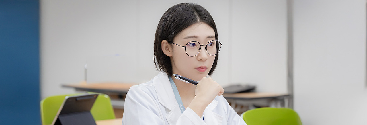언젠가는 슬기로울 전공의생활, 김사비, 한예지