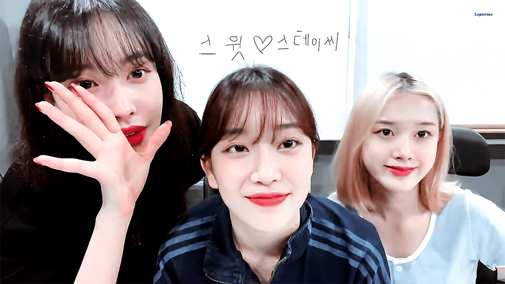 [잡담] 뒤에 팬덤명❤스테이씨 써놓고 브이앱 하는 거 기엽 | 인스티즈