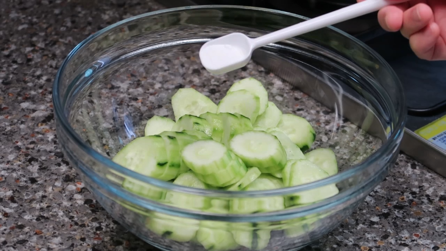 오이무침 황금레시피 부추 넣으면 더 맛있어요 (오이무침 양념 비율) 8 오이무침 황금레시피
