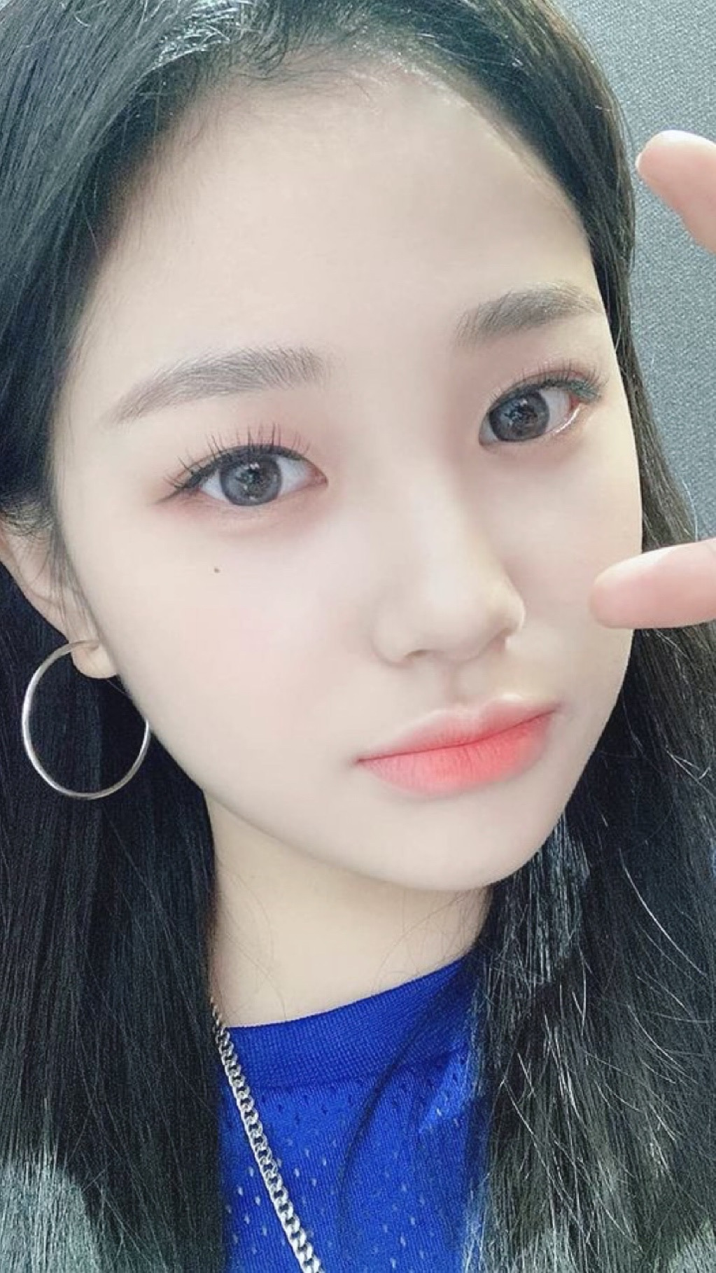 위클리 지한 공식인스타그램 사진 핸드폰 배경화면