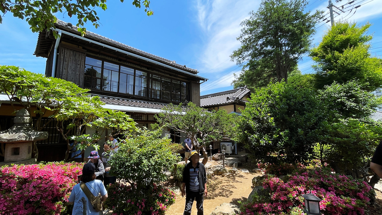 2박3일 여행 (2일차) : 군산 경암동철길마을 - 동국사 - 신흥동일본식가옥 15 ywAAAAAAQABAAACAUwAOw==