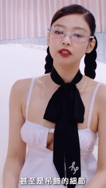 제니 홀터넥 사이로