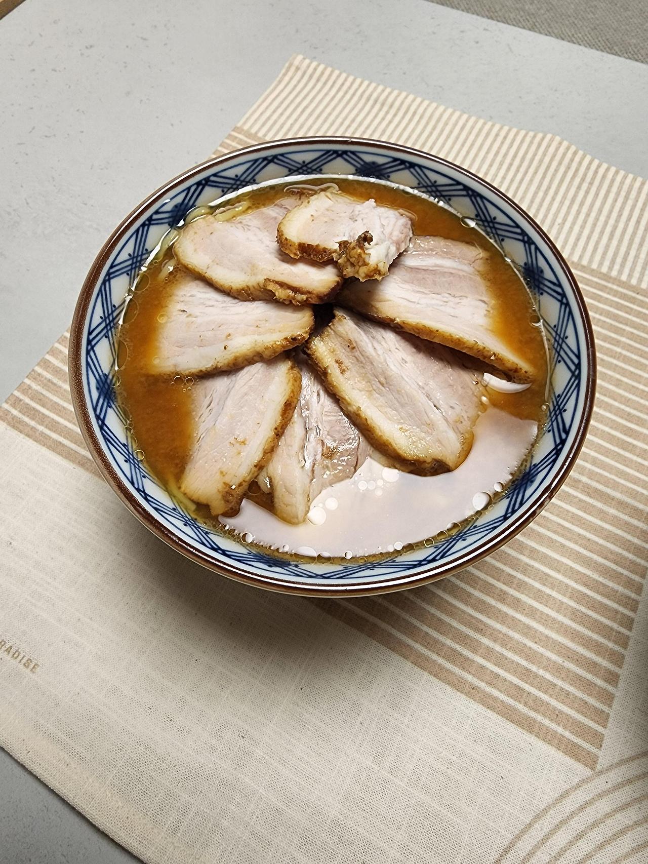 마켓컬리 차슈로 집에서 그럴듯하게 일본라멘 먹기(미소라멘, 돈코츠라멘) 12 ywAAAAAAQABAAACAUwAOw==