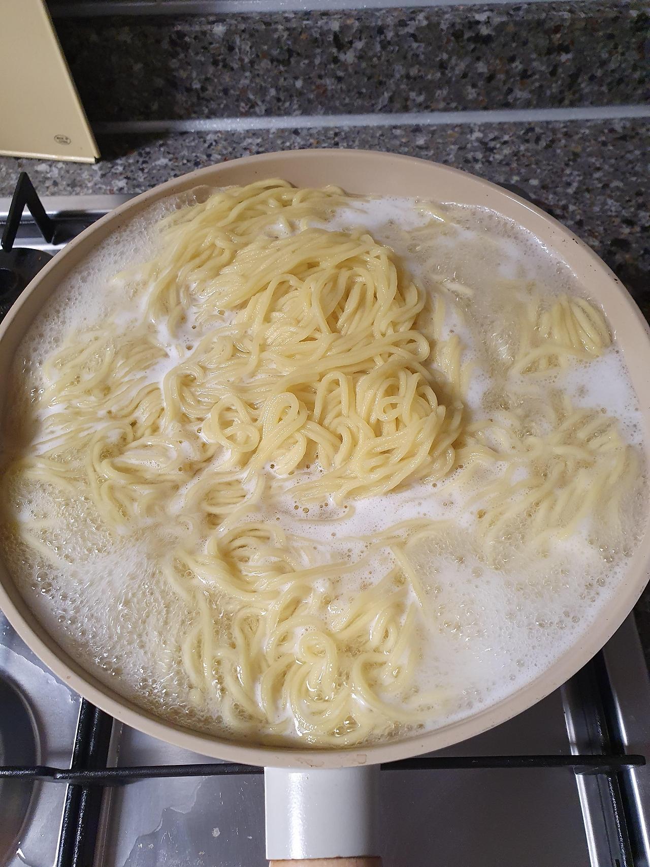 피코크 고수의 맛집 일식 돈코츠라멘 후기 11 라멘트럭-고수의맛집-면발