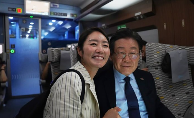 강선우 국회의원 프로필 남편 학력 재산 딸 가족 고향 나이 사무실