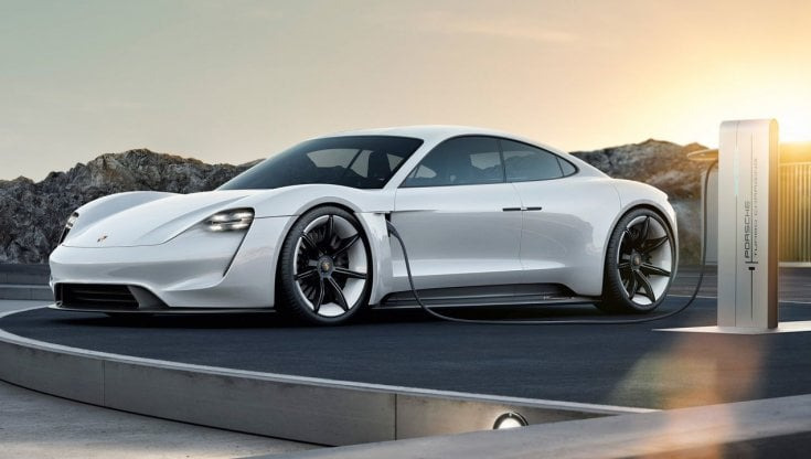 2023년 세계적인 전기 자동차 TOP 10 (feat. 지속 가능한 미래 그리고 현대차 포함) 2 포르쉐(Porsche): 타이칸(Taycan)