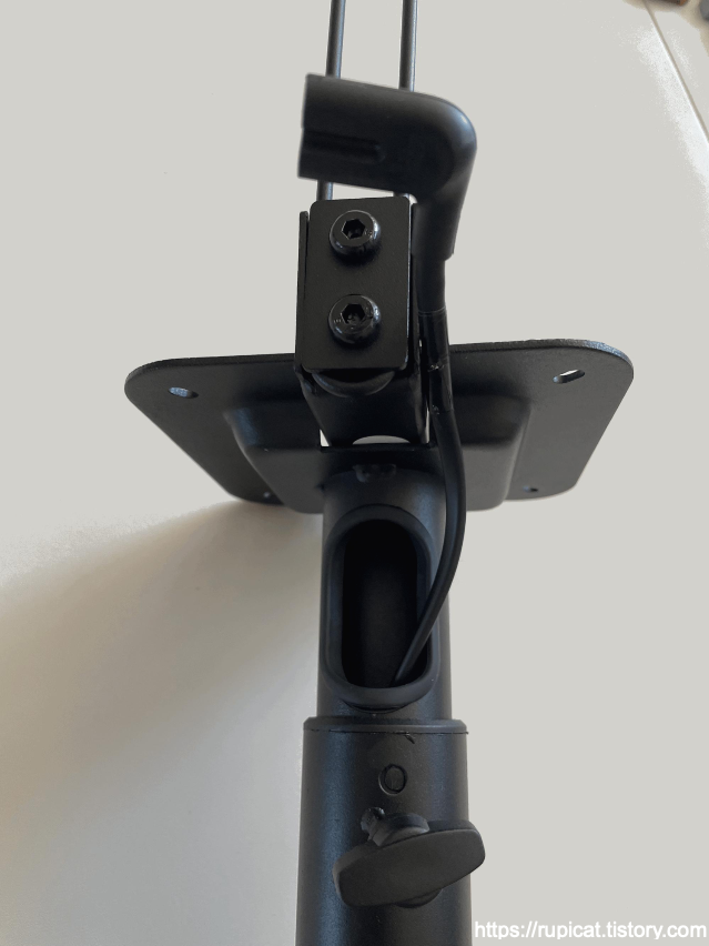 Soundbar rear speaker stands Installation (설치)