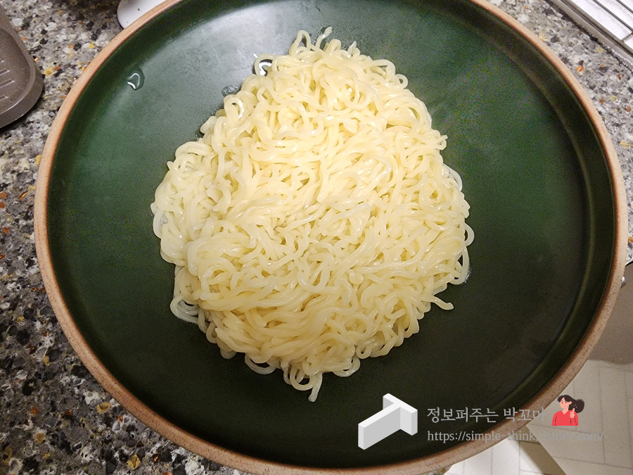 피코크 탄탄멘 밀키트 고소하고 진한 국물과 생면으로 맛있게 즐겨요 10 ywAAAAAAQABAAACAUwAOw==