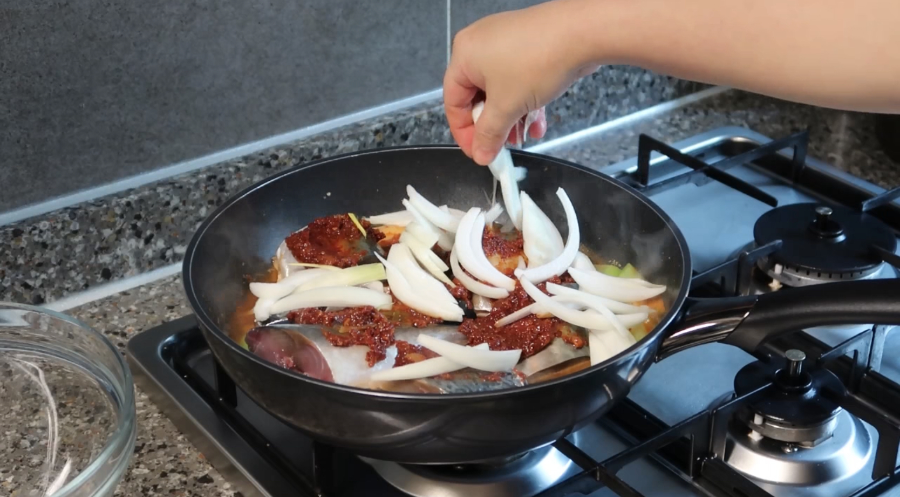 비린내 없는 묵은지고등어찜 고등어조림 황금레시피 23 ywAAAAAAQABAAACAUwAOw==