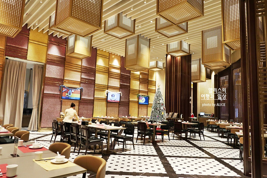 베트남 호이안 맛집 럭키 코트 Lucky Court 딤섬플래터 튀김면 망고 푸딩 + 아이스크림 디저트