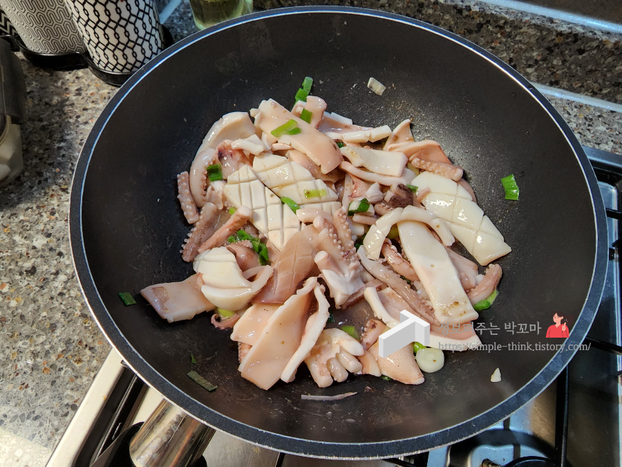물 안 생기는 오징어볶음 맛있게 만드는 황금레시피 11 ywAAAAAAQABAAACAUwAOw==