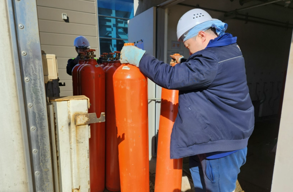 Handling of Compressed Gas Cylinders