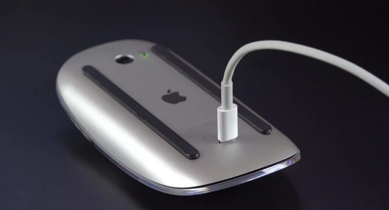 애플이 새롭게 선보이는 매직 마우스에 USB-C 포트가 탑재됩니다. 혁신적인 디자인, 향상된 성능, 더 긴 배터리 수명을 경험하세요. 애플의 최신 이벤트와 매직 마우스의 모든 정보를 확인해보.. 1 매직 마우스