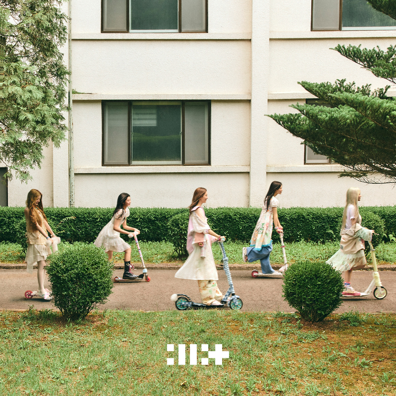 ILLIT - 1st Single Album 'NOT CUTE ANYMORE' (NOT CUTE Ver.) - CD + Goodies main image 1