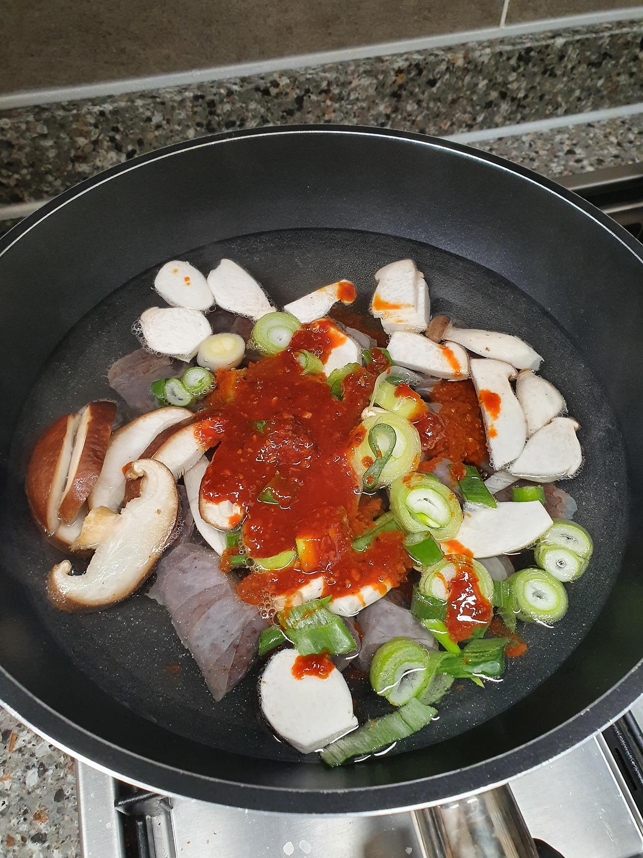 이마트 피코크 매콤 우삼겹 순대전골 밀키트 9 ywAAAAAAQABAAACAUwAOw==