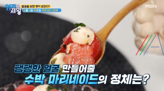엄지의제왕 수박 마리네이드 만드는 법 레시피 - 얼굴 주름 관리 팽팽한 얼굴 만드는 음식 1 ywAAAAAAQABAAACAUwAOw==