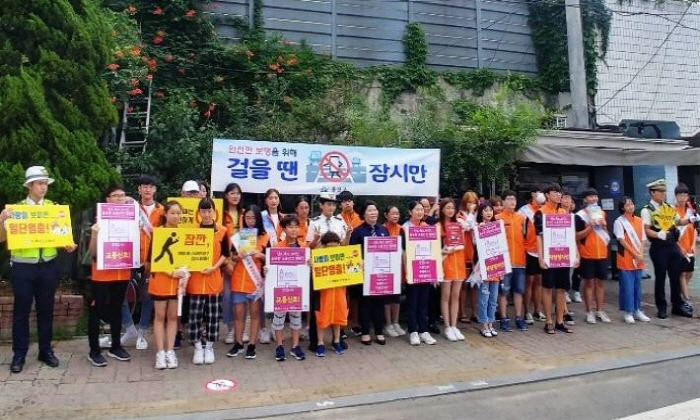 스마트폰사용제한 구역? 2 ywAAAAAAQABAAACAUwAOw==