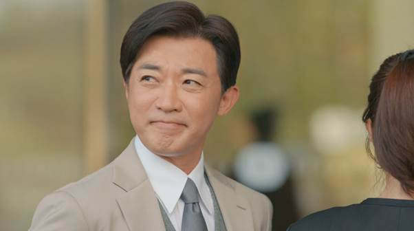 좋아하는 사람한테 문자 보낼 때 멘트를 책에서 찾는 남자...jpg