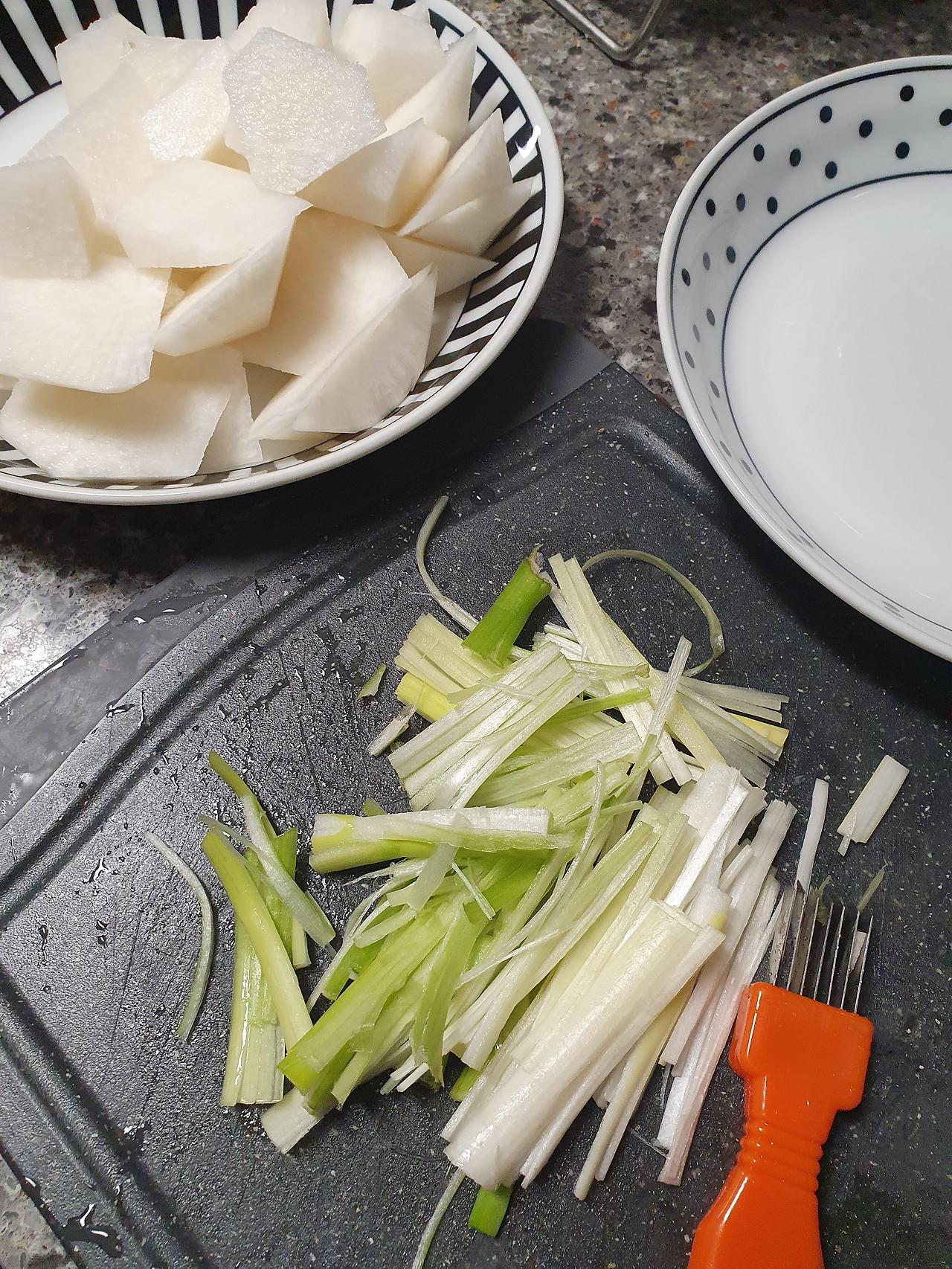 맛있는 경상도식 소고기뭇국 황금레시피 2 ywAAAAAAQABAAACAUwAOw==