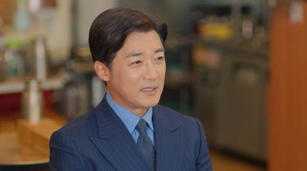 좋아하는 사람한테 문자 보낼 때 멘트를 책에서 찾는 남자...jpg