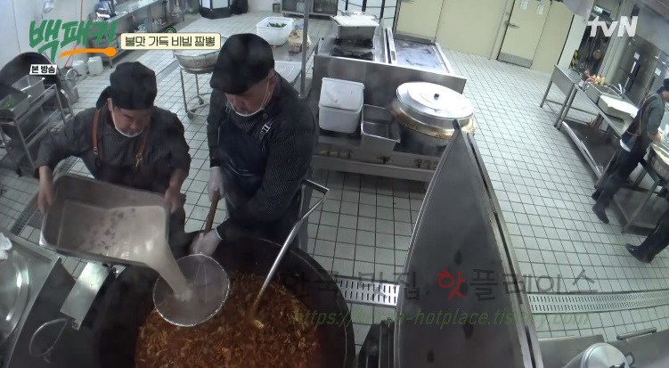 백패커 비빔짬뽕 레시피 만드는 법 - 돌아온 전설의 취사장교 : 300인분 비빔 짬뽕 34 ywAAAAAAQABAAACAUwAOw==