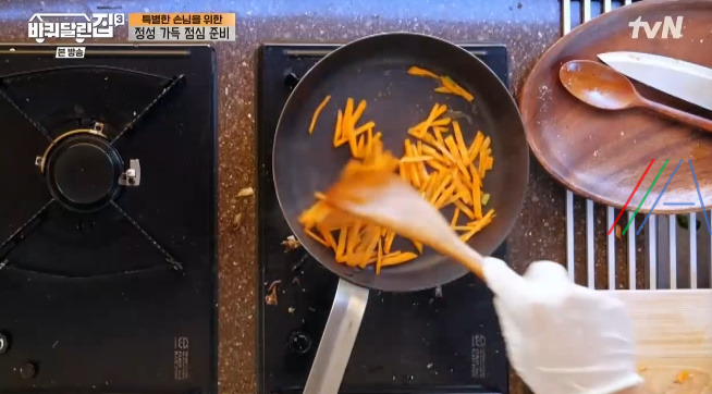 바퀴달린집3 잔치국수 & 매콤 양념장 레시피 - 성동일 바달집 점심 식사 10 ywAAAAAAQABAAACAUwAOw==