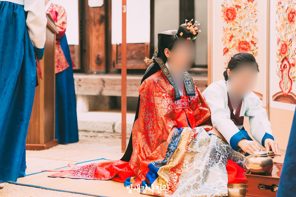 운현궁 한국전통혼례 웨딩본식스냅사진 - 국제커플웨딩 서울 야외한옥결혼식 [빛새김사진관]