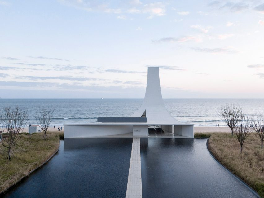 *씨사이드 채플 O-office Architects builds sculptural seaside chapel in China