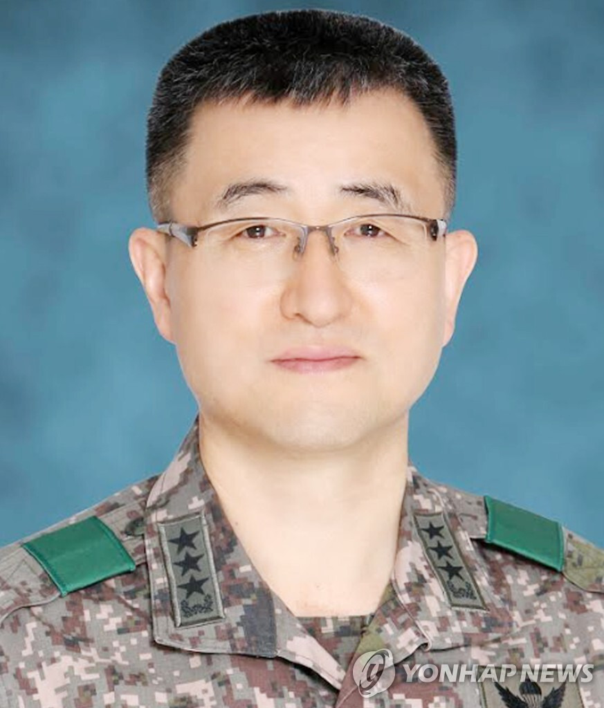 장군 진급자 명단 합참의장 김명수 중장, 해군 양용모 공군 이영수, 육군 참모총장 박안수, 강신철, 손식, 고창준 중장 대장 ...
