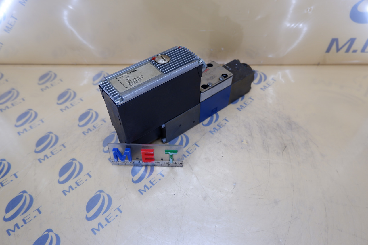 Distributeur Hydraulique Rexroth 4WRSEH 6 V50LD-30/G24K0/A1V + Régulateur - Occasion