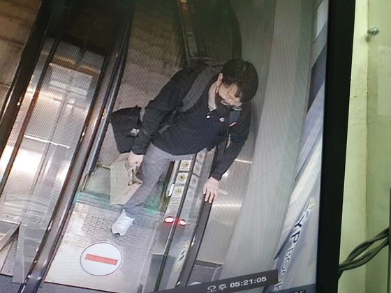 김휘성군 실종5일.."휘성아 살아만 있어줘".. 카드 사용도 없고 휴대폰은 학교에 3 ywAAAAAAQABAAACAUwAOw==